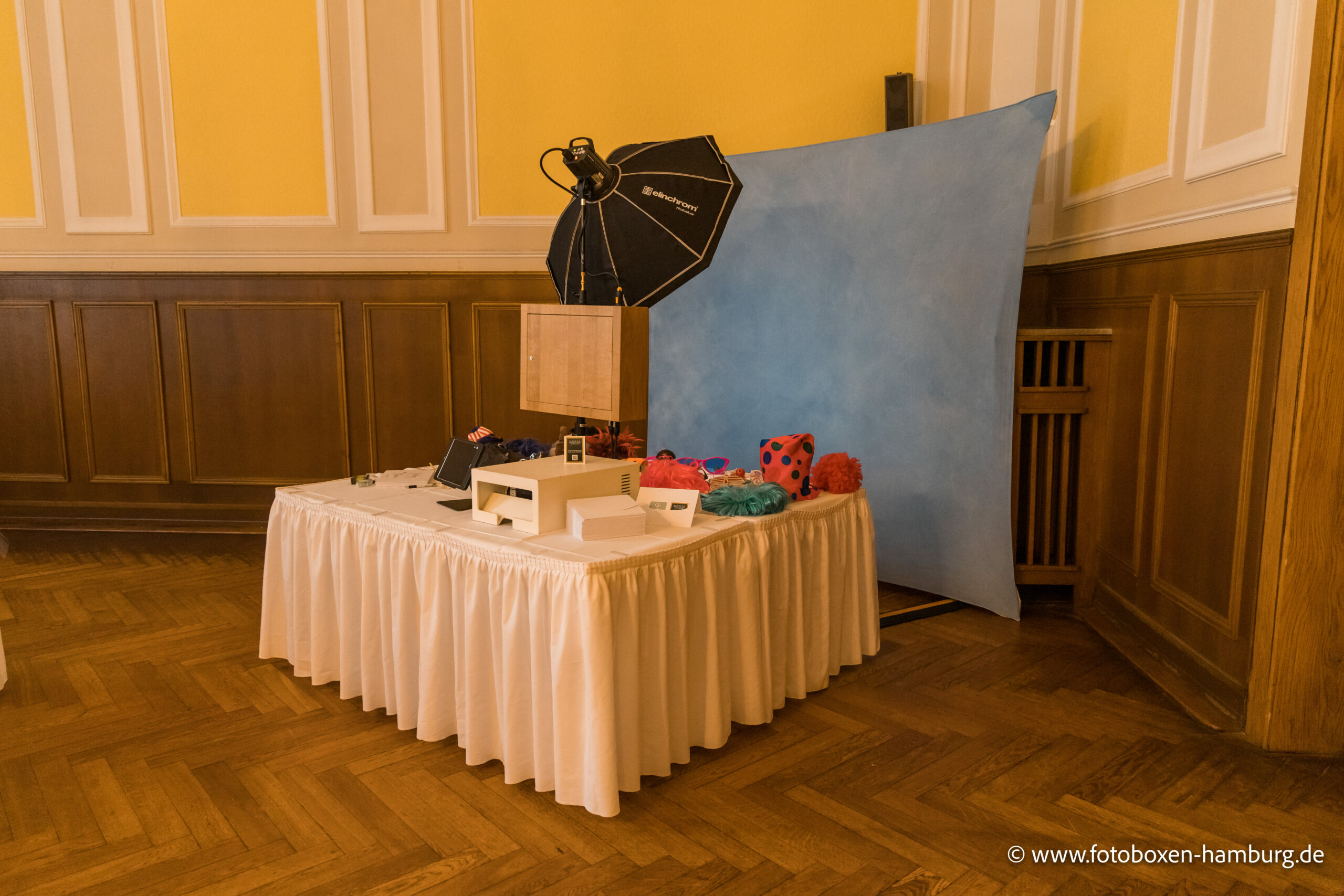 Fotobox Hamburg Fotostation scaled - Fotobox Hamburg auf einer Hochzeit - Mozartsäle Hamburg